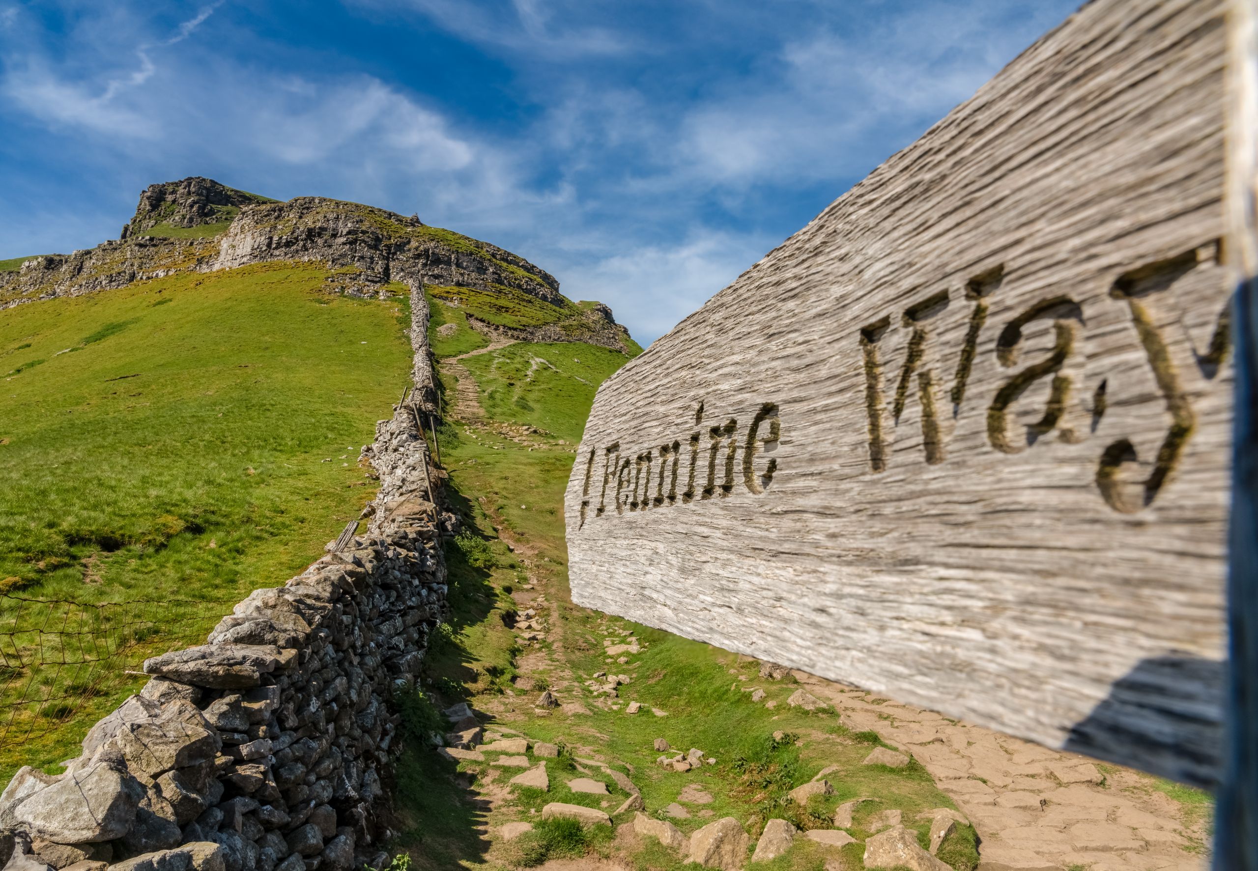 Sign: Pennine Way - seen in the Yorkshire Dales between Halton Gill and Horton in Ribblesdale with the Pen-Y-Ghent in the background, North Yorkshire, England, UK